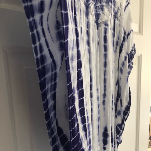 Blue and white tie dye shirt - Picture 3 of 4